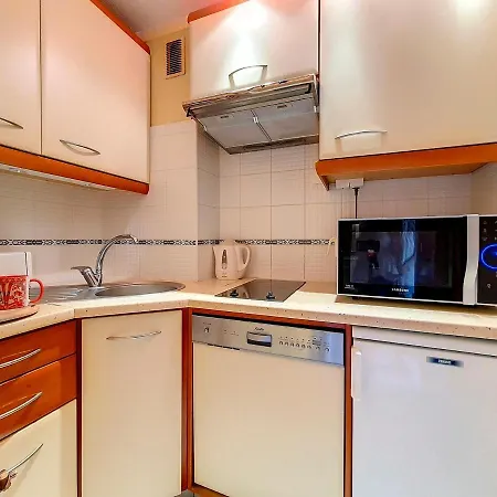 Lumineux Au Centre, Balcon, Proche Pistes Et Commerces - Fr-1-344-946 Apartment
