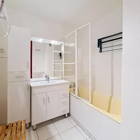Lumineux Au Centre, Balcon, Proche Pistes Et Commerces - Fr-1-344-946 Apartment *